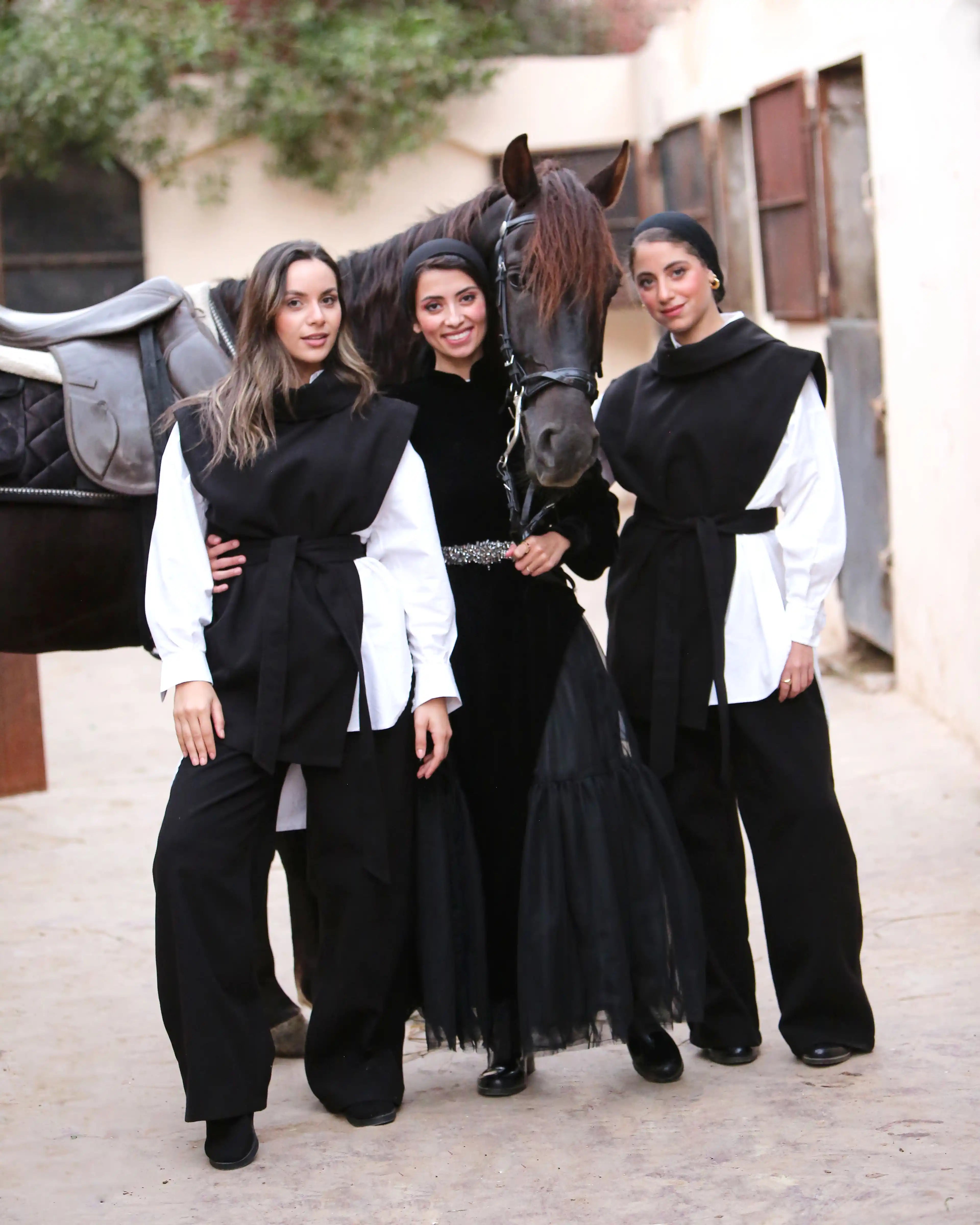 LILLY VEST Secondary image