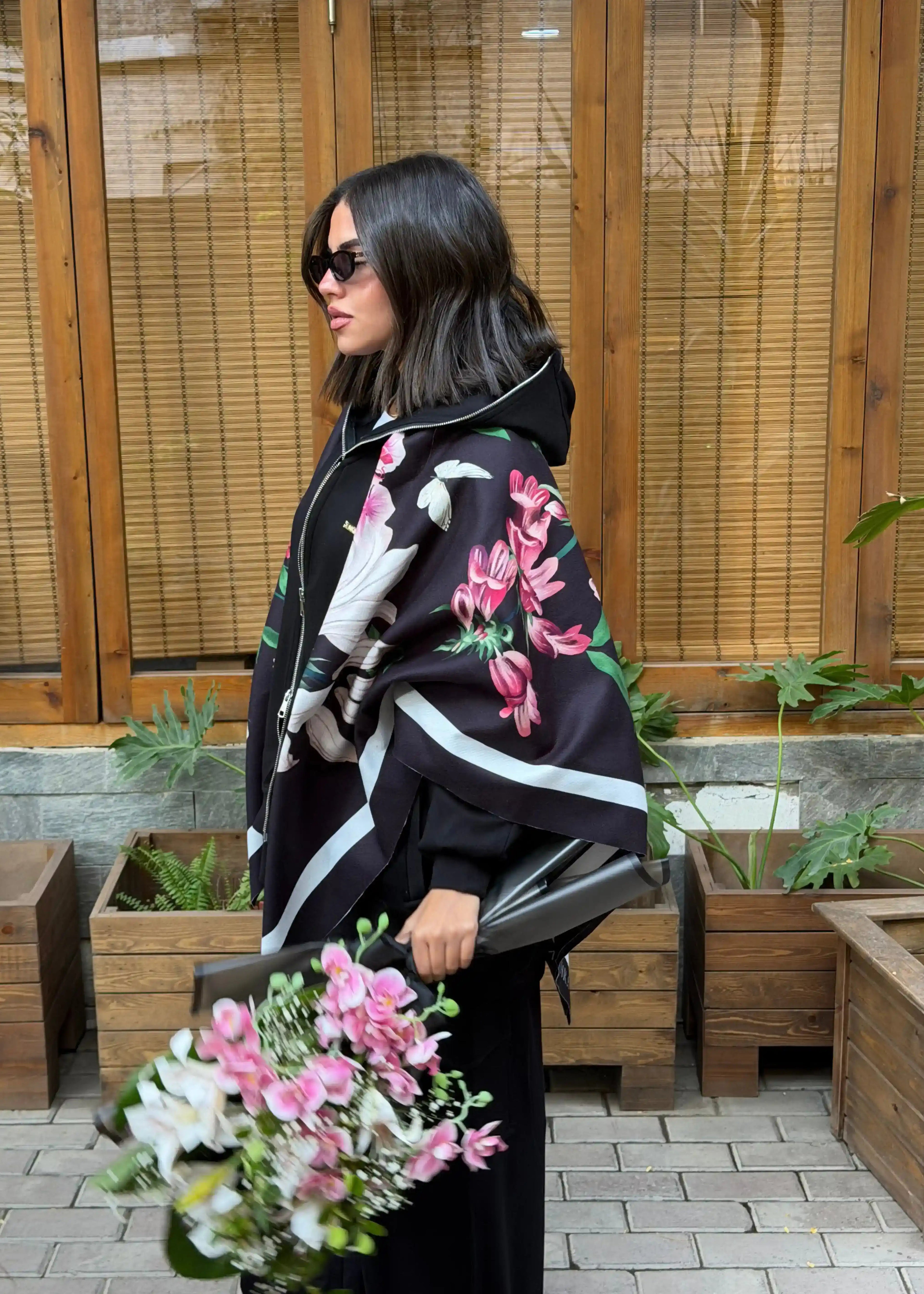 MUHRA BLACK SIGNATURE SCARF