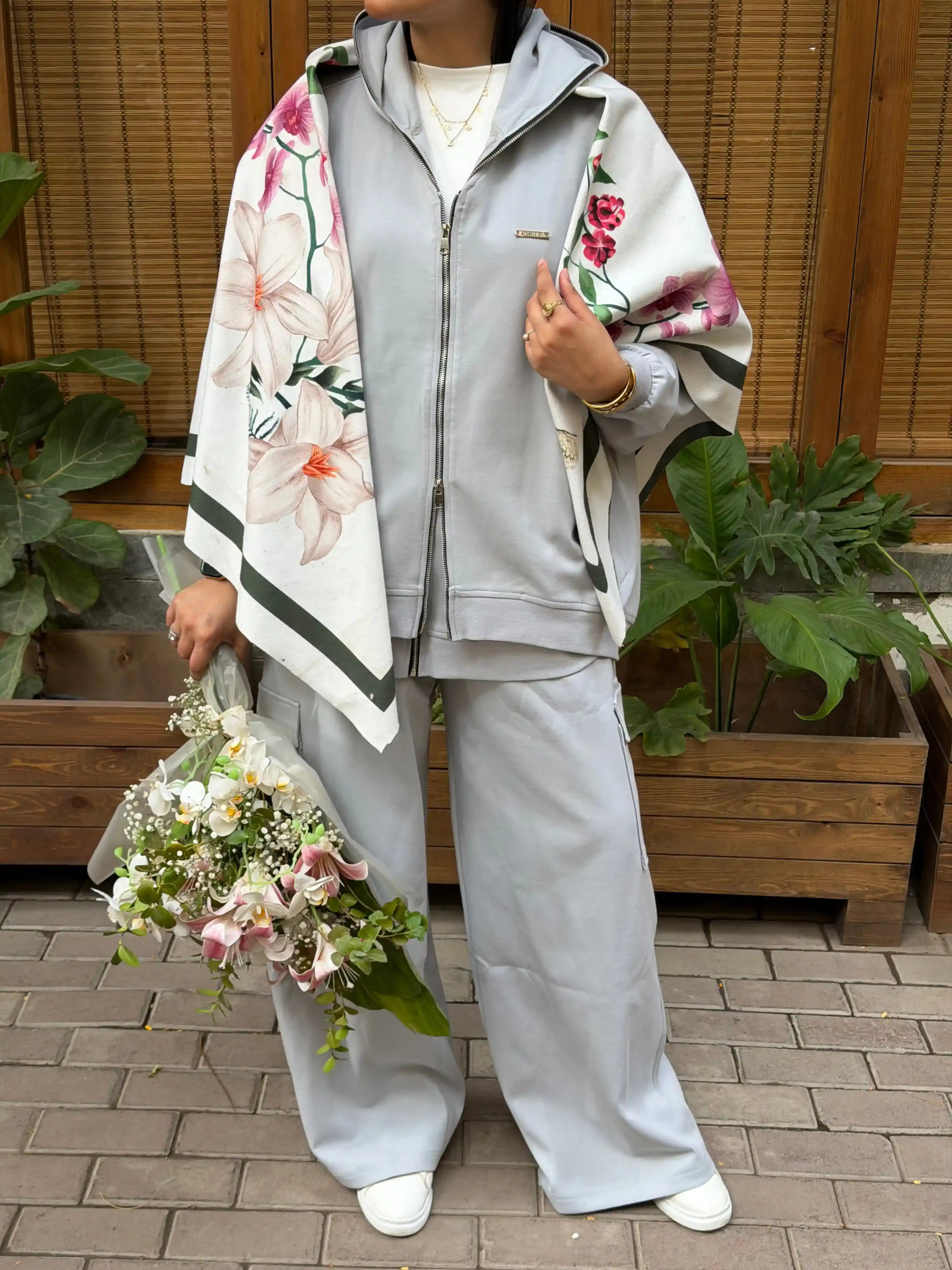 MUHRA WHITE SIGNATURE SCARF Secondary image