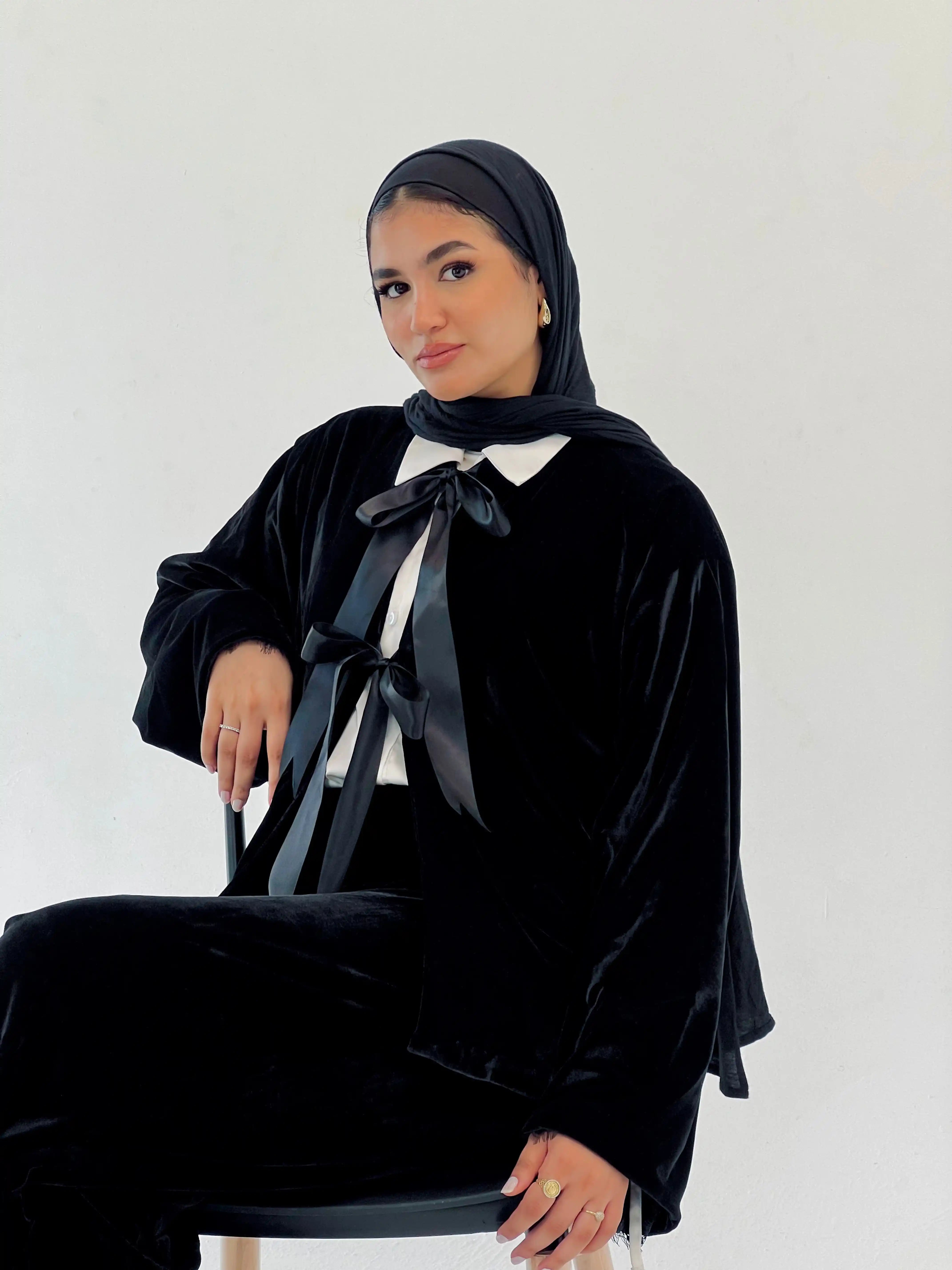 MUHRA VELVET SET Secondary image