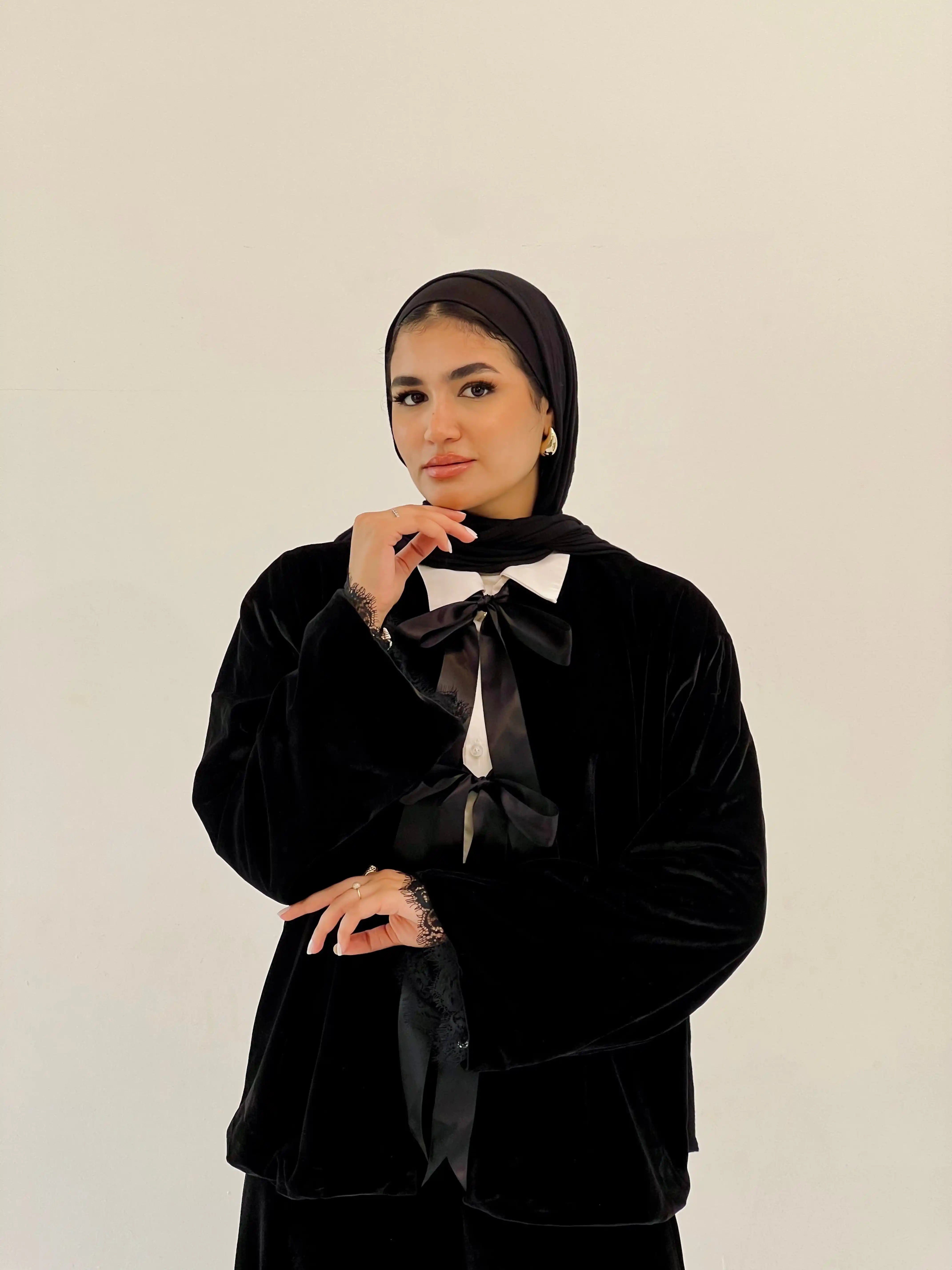 MUHRA VELVET SET Secondary image